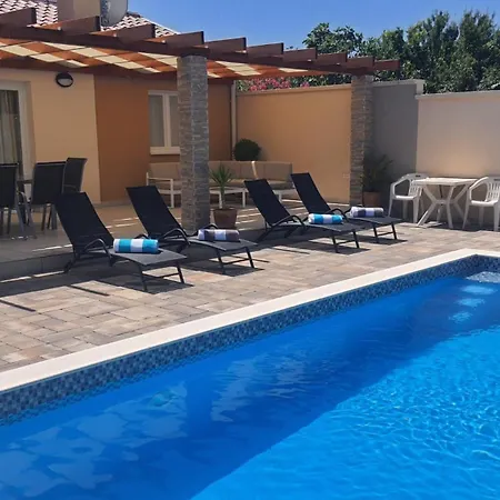 Vila Happy House