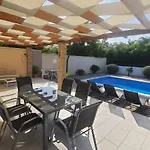 Happy House Vila