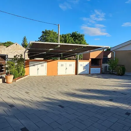 Vila Happy House