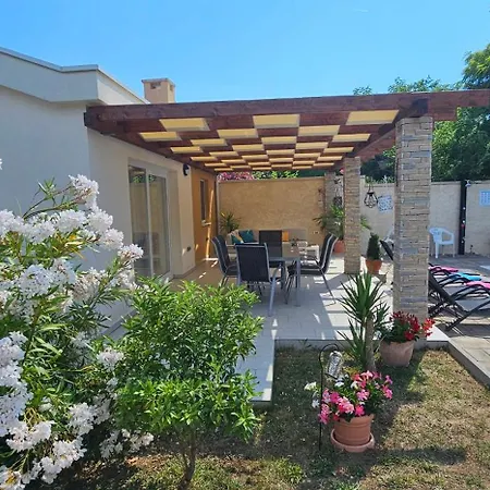 Happy House Villa *